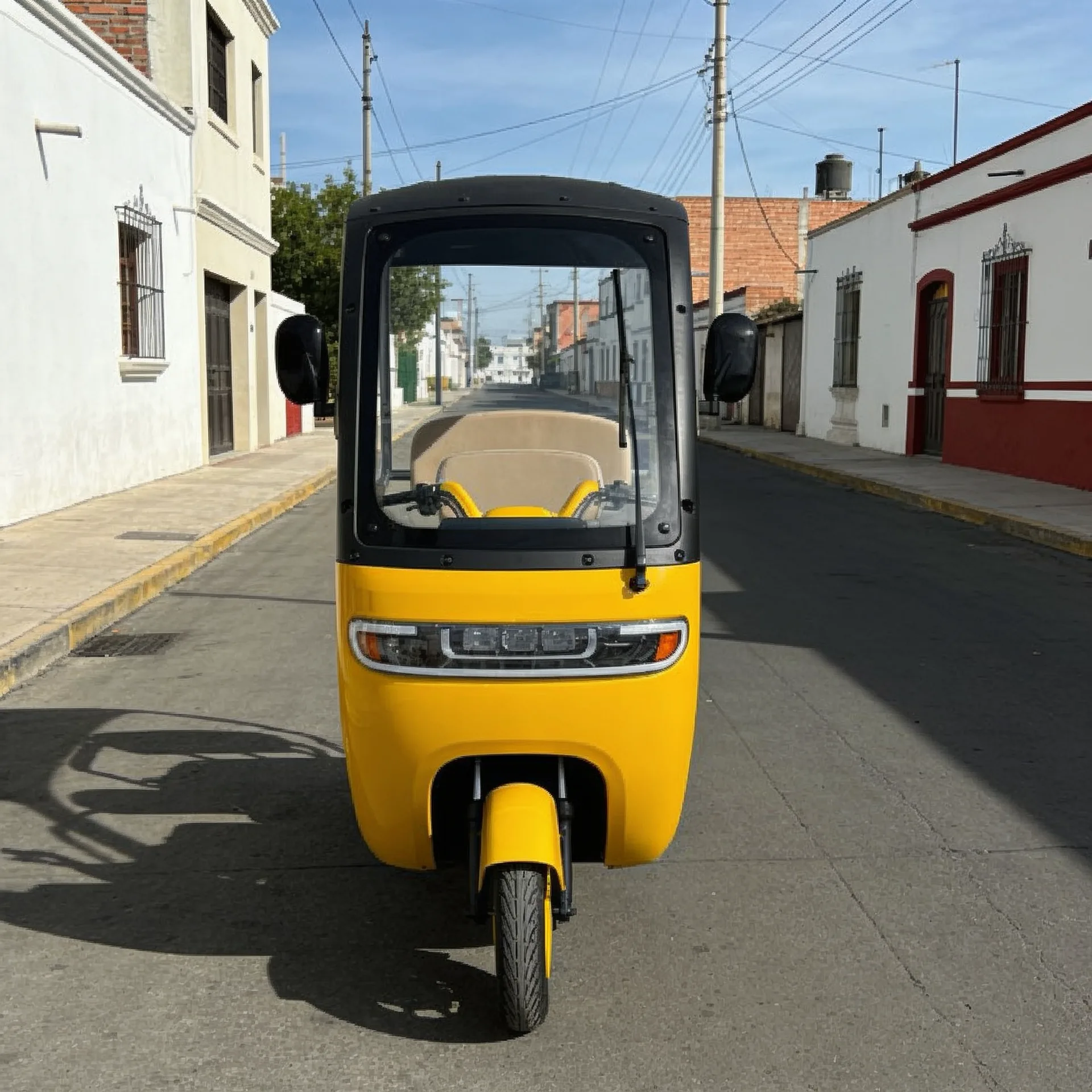 Triciclo eléctrico Family Plus Toldo Pialli — en uso real